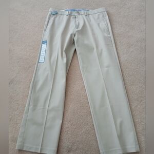 Haggar Men's Premium No Iron KHAKI Color Classic 34 x 29 NEW.